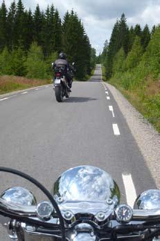 Mellan Möklinta och Avesta en skön dag i juli Det var fina väderutsikter denna måndag i juli. Matsäck var packad, humöret på topp. Erik kom och mötte upp och vi funderade på vart vi skulle åka.