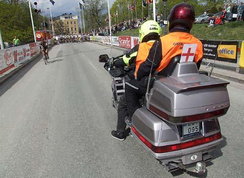 Ett par år tidigare hade en medlem varit med som ordonnans på Solleröloppet i Dalarna och erbjöd Upsala CK att motorcyklisterna kunde hjälpa till att lotsa cyklisterna.