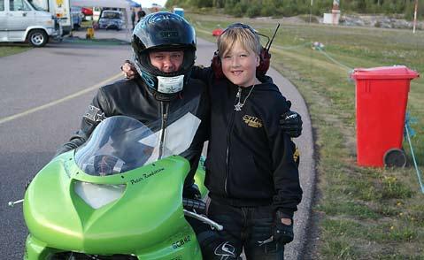 NY SÄSONG I DRAGRACING NY HOJ OCH EN NY TEAMMEDLEM Äntligen blev den klar, det nya hojbygget som är tänkt att köras i Super Comp Bike.