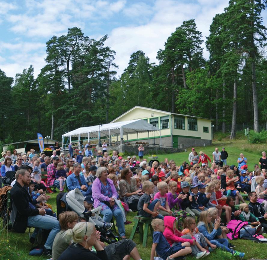 Välkommen! PEOPLE S PARK IN NÄVEKVARN One of Sweden s oldest Peoples Parks in a beautiful setting with an open air stage, a dance pavilion, a tombola, etc.