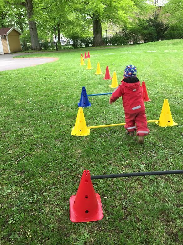 utvecklar sin motorik, koordinationsförmåga och