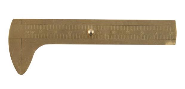 fininställning DIN 862, med låsskruv och fininställning, mattförkromad skala. Avsats på skänklarna för invändig mätning.