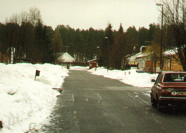 Utöver detta kan denna nedkylningseffekt och det ojämna tjälförloppet kring dagvattensystemet ge upphov till skador på dricksvattenledningsnätet (vattenläckor).