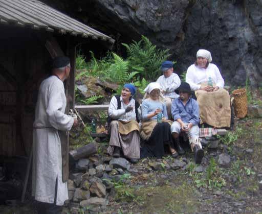 Mineraler Berrunden i Smedjebacken är mycket mineralrik och spåren av lånvari ruvtradition finns runt om i kommunen.