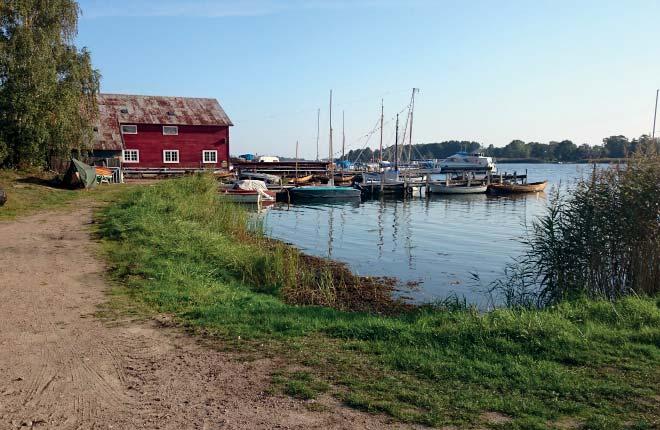 Kustbebyggelse Kommunens varierade kuststräcka är mycket attraktiv för boende. Bebyggelsen i kustzonen har en lång tradition av småskalig bebyggelse tillhörande fiskare, bönder och stenhuggare.