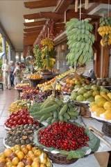 Madeira, Machico Funchal, 7 nätter 3(6) Du passerar fyra tunnlar varav en av dem har en sidoöppning med en fantastisk vy över dalen.