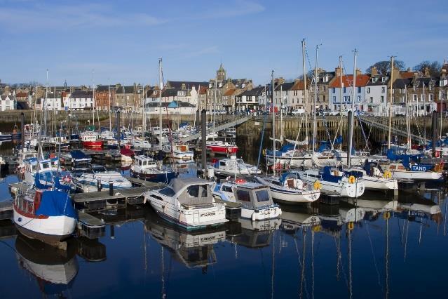 Du passerar Ravenscraig Castle från 14o0-talet, men som numera är en ruin, och når Dysart med Harbourmaster House med sin populära bistro och ett besökscenter.