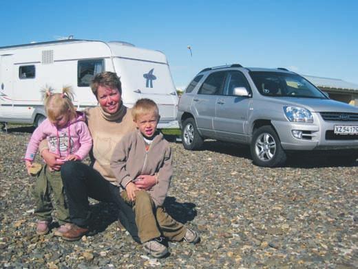 HUSVAGN PÅ VÄG ELMIA HUSVAGN & HUSBIL 2007 43 närmar sig glaciären där naturen ständigt förändras. Man måste dock vara försiktig och hålla koll på varningsskyltar.