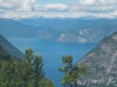 56 HUSVAGN PÅ VÄG ELMIA HUSVAGN & HUSBIL 2007 En vandring i solen Aktiv semester i Lærdal Vi vaknar på Lærdal Camping och Fritidspark, som ligger längst in i Sognefjorden, nästan mitt emellan Oslo