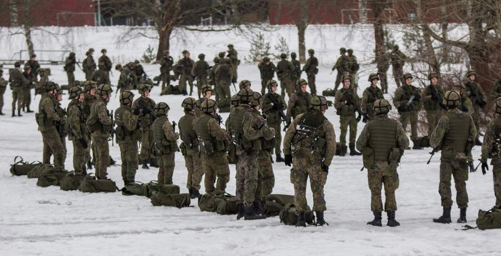 Vecka 1, första veckan som soldat Under vecka 1 får de unga rekryterna en mycket omfattande utbildning i allmänna militära färdigheter samtidigt som de förbereder sig för att ta emot sina anhöriga