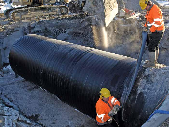 Skarvarna förseglades med värmekrympförband och anslutningar för sadelbrunnar extrudersvetsades från insidan.