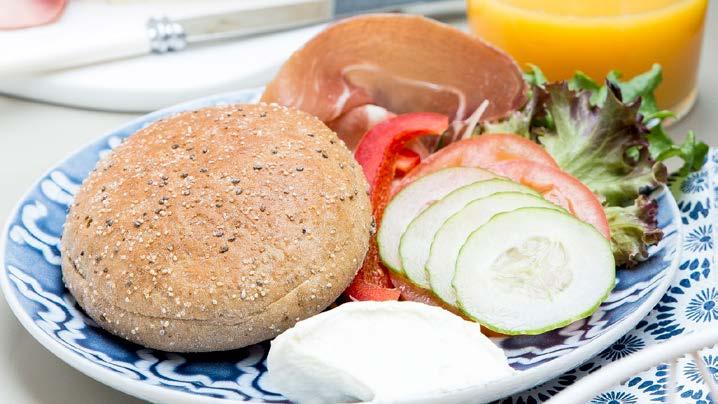 i vår familj sedan förrförra seklet och nu bakar vi ett ekologiskt knäckebröd.