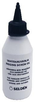 Årlig översyn En grundlig översyn av stående riggen rekommenderas före en långsegling. Genomför en utförlig besiktning av din rigg varje år eller inför en längre seglats. Lägg masten på bockar.