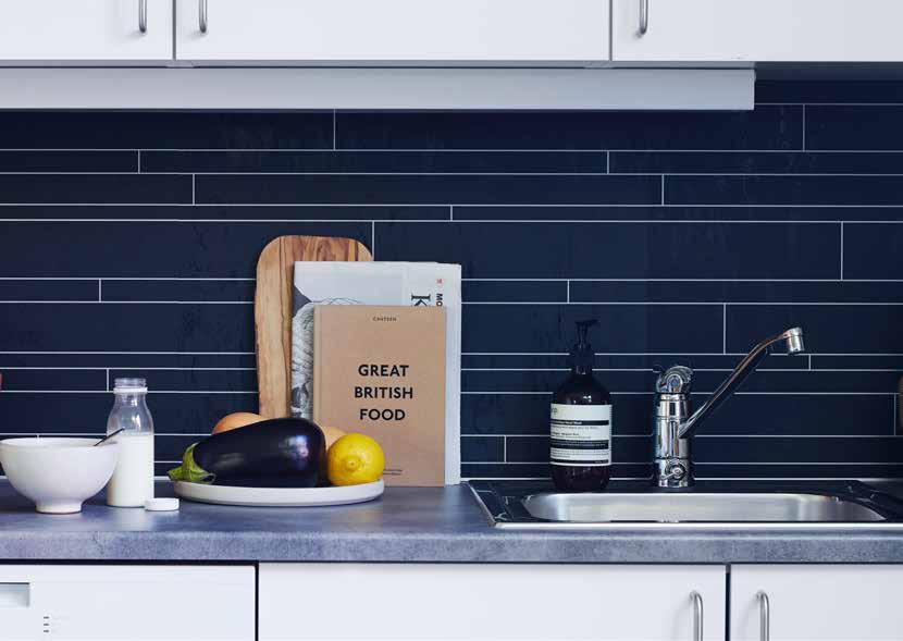 KOLLEKTION Kitchen Board Förnya ditt kök på bara några timmar med vår specialanpassade kökspanel. Kitchen Board är ett säkert och hållbart stänkskydd i ditt kök som är enkel att montera.