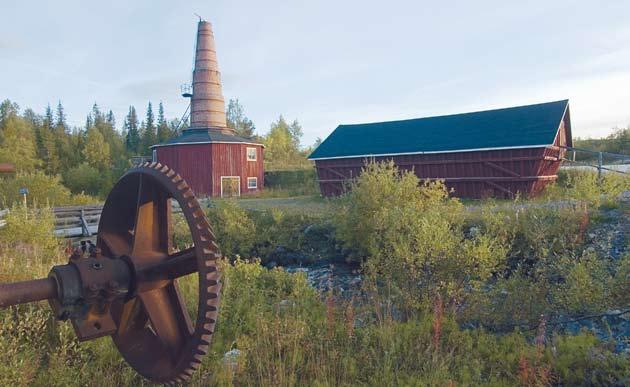 Den förste nybyggaren i inlandet var Jöns Jönsson Pirkkoi från Koivukylä en by vid Hietaniemi kyrka. På 10-talet tog han upp nybygget Kuoksu, lite drygt 10 km nedströms Torneälven från Vittangi sett.