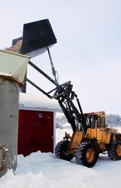 Han hade en idé om ett litet pannrum i garaget men tänkte då att det kunde vara lika bra att ta med alla byggnader i uppvärmningen.