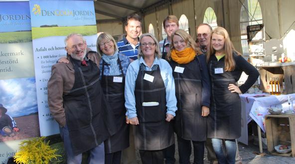 Projektledningen och engagerade familjemedlemmar samlade vid vår Matgala i Eslöv. Från vänster: Hans Andersson, Anne Laxmar, Nils Frank, Daniel Andersson, Torsten Winther.