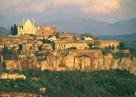 Via Francigena, Orvieto Isola Farnese och Rom, 9 nätter 2(10) Dag 1 Ankomst till Orvieto Flyger du till Rom så reser du lämpligen vidare med tåg en dryg timme norröver till Orvieto.