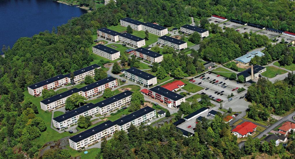 Hjorthöjden 1 Lindblomsvägen 78-101 Hjorthöjden är ett stadsdelsområde som ligger i sydvästra Ronneby i närheten av Härstorpssjön och ett skogsområde.