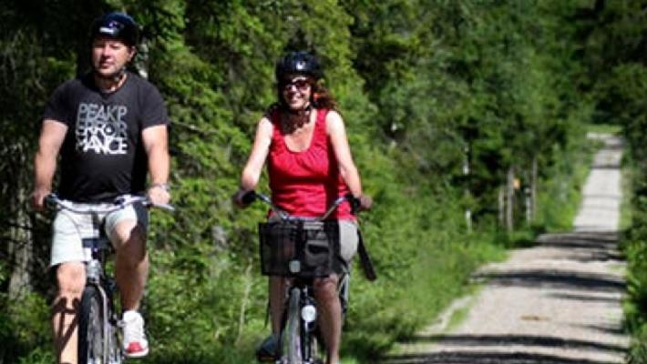 För er som är ute efter en aktiv vistelse i Markaryd rekommenderas en cykeltur längs å, sjö och genom skog. Åsarundan är en km lång vacker runda med flertal servärdheter längs med vägen.