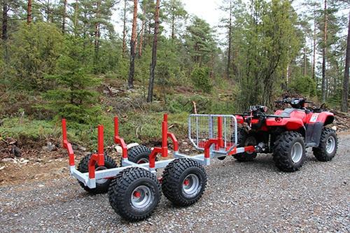 Vid tippning hjälper en gascylinder flaket att hålla sig uppe. De två fällbara baklämmarna gör det lätt att lasta av och på sand, grus, flis, redskap m.m. Lämplig vid såväl entreprenadarbete som vid jakten.