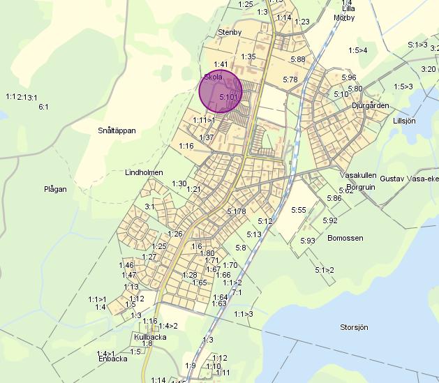 Inom programmet för Centrala Vallentuna föreslås det nyanläggas en stor lekplats (se markering längst upp till höger).