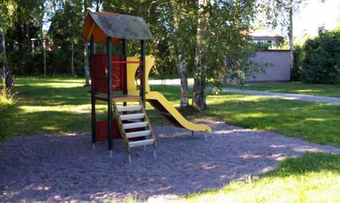 lekplatsinventering lekplatsinventering 14 Slånbärsvägens lekplats Slånbärsvägen är en liten lekplats för mindre barn och ligger mitt i ett villa kvarter bredvid en gc väg.