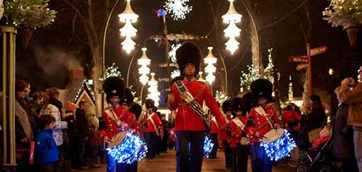 Foto: Tivoli Julmarknad Tivoli i Köpenhamn Följ med och titta på den underbart vackra julmarknaden på Tivoli i Köpenhamn.