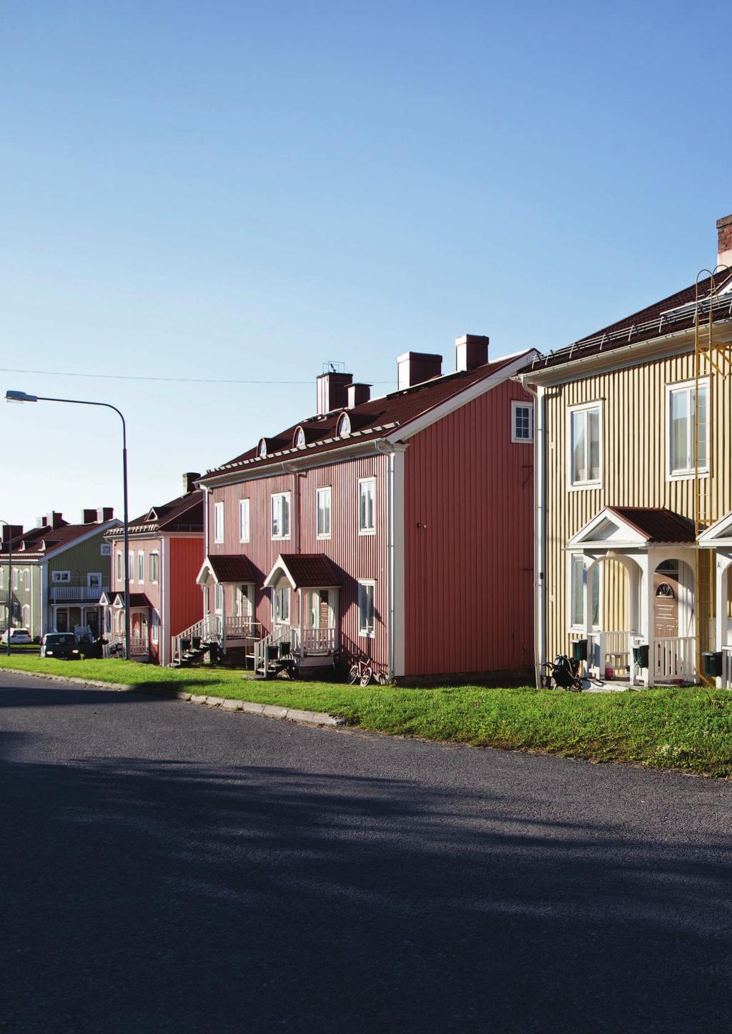 12 RÅD INFÖR FLYTTSTÄDNING KÖKET GENERELLT Rengör bakom spisen och i ugnen. Rengör element och målade ytor. Rengör köksfläkt/ventil. Våttorka dörrkarmar och andra snickerier.