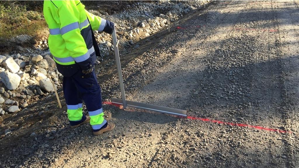 Figur 9 Mätning av spårdjup på Väg 3. Figur 10. Princip för mätning av spårdjup.