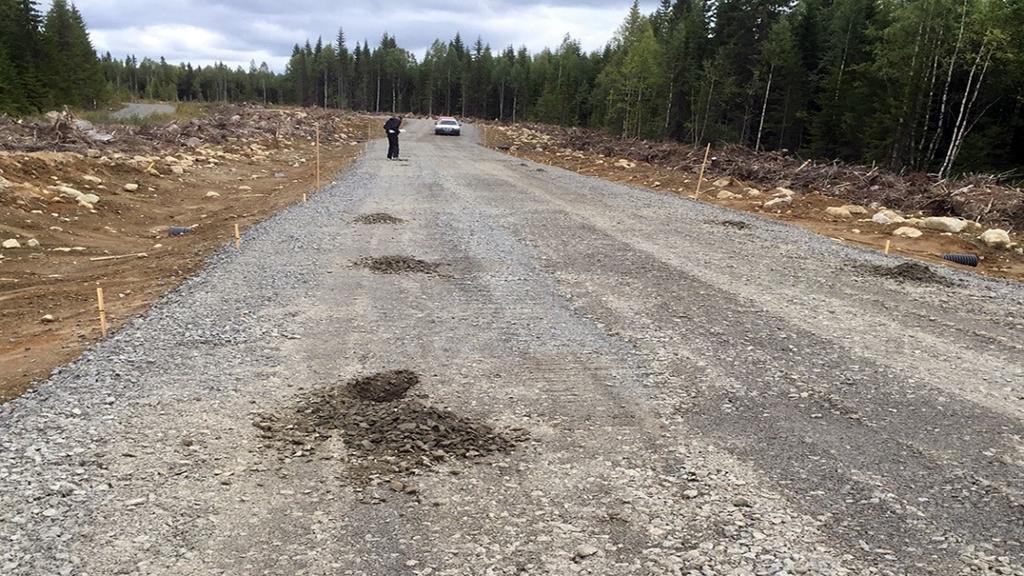Lastbilarna fick köra på CTI:s vårprogram och en stor mängd 0 80 material fick användas vid anslutningarna till