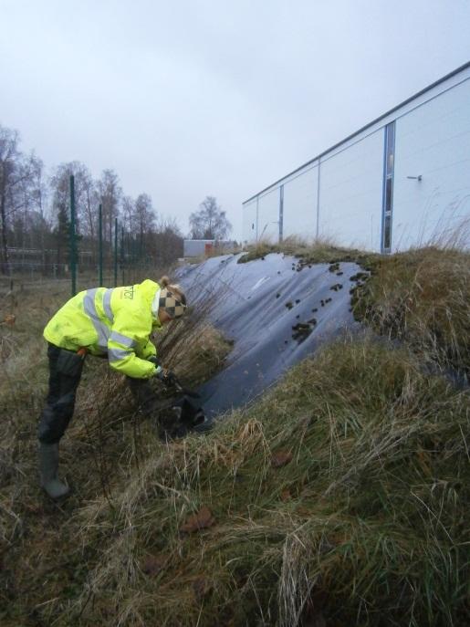 Upplag med förorenad jord Ämne SP1 SP2 SP3 Medelvärde PAH-L 0,044 0,048 0,033 0,04 PAH-M 4,5 4,9 4,1 4,5