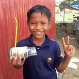 Eleverna har skoluniform och nästan alla barn har en vattenflaska i ryggsäcken när de går till skolan. Mitt favoritämne är khmer, säger Vannak. Khmer heter språket som talas i Kambodja.
