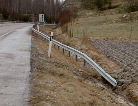 mark. Vägräcke med energiupptagande räckesände 10