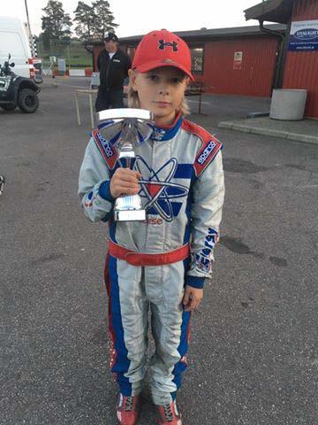Sverige cupen, nu är gokart säsongen över för våran del, och vilken helg vi har haft, Dante var med i några krockar så han fick starta p20 i finalen, körde upp sig till 11e plats grymt kört Dante.