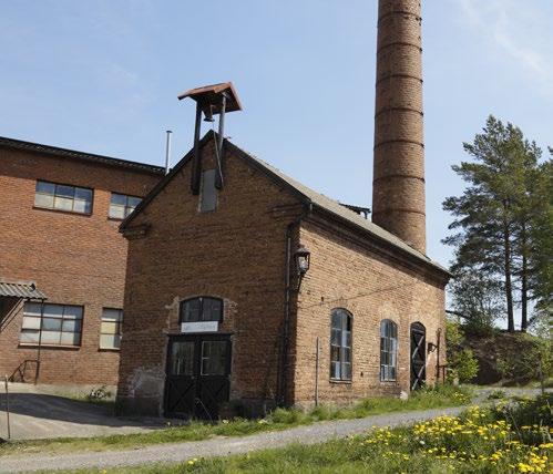 Rosdala glasbruk 3. Smedja Smedjan av tegel uppfördes samtidigt som den första hyttan byggdes år 1900.