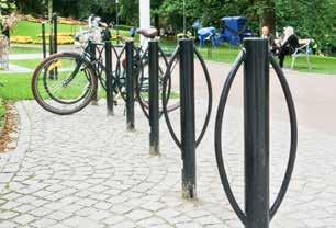 Genom placering av cykelställ vid entréer till mindre parker undviks att bjuda in till cykelåkning, då parken främst är till för rekreation.