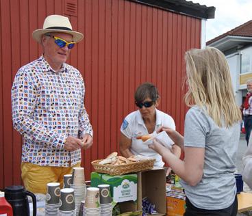 Flory förekommer i en känd sång av Lasse Dahlkvist Dans på Brännö brygga.