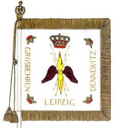 Breitenfeld 1631, Lech 1632, Lützen 1632, Jankowitz 1645, Tåget över Bält 1658, Helsingborg 1710, Gadebusch 1712, Svensksund 1790. På blå duk i mitten tre öppna gula kronor ställda två och en.