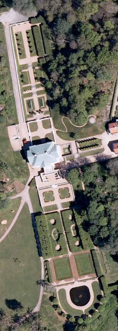 Gunnebo slott & trädgårdar flygfoto 2012.0?.0? boulingrinparterren Ur Joakim Seilers projektbeskrivning: Drömmen om den historiskt korrekta gräsmattan Rekonstruerande skötsel med lie på Gunnebo.