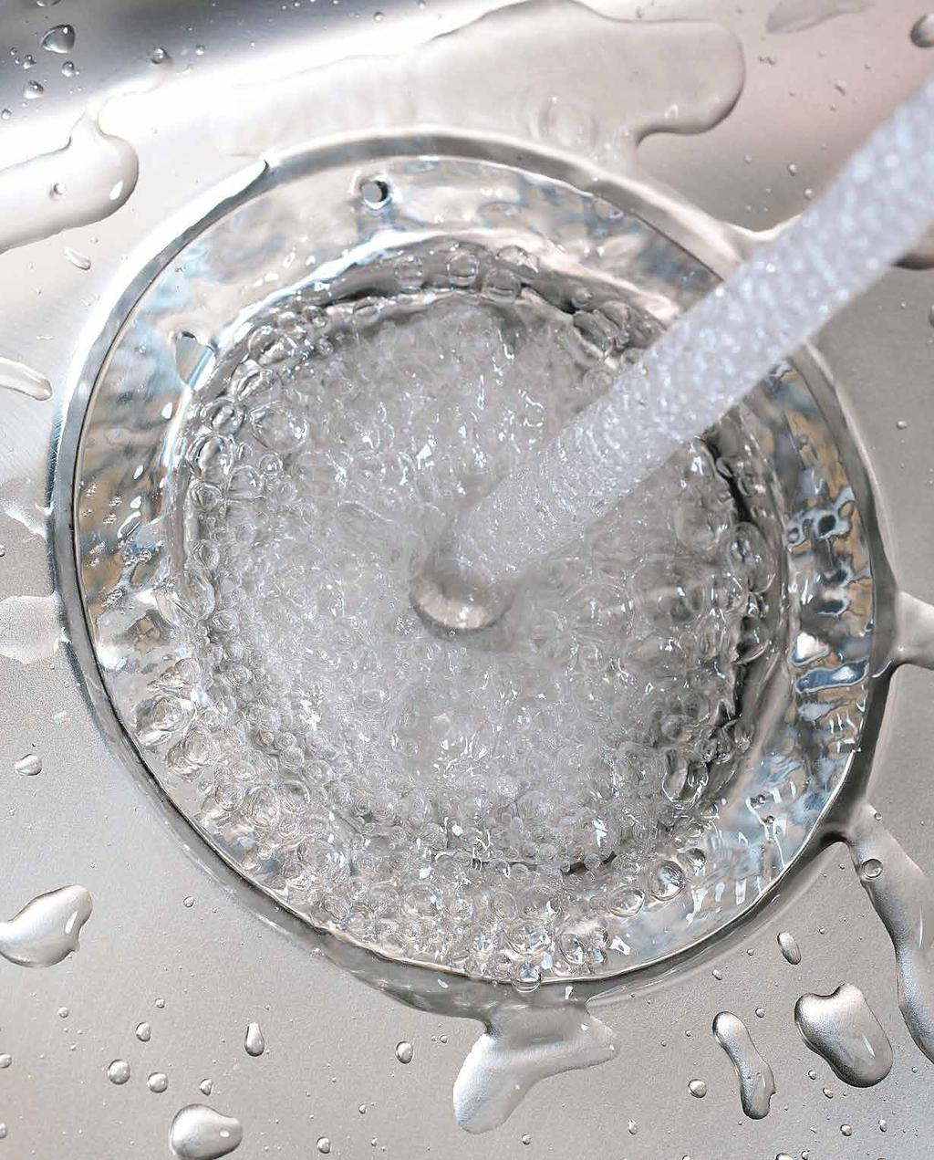 SKÖTSELANVISNING MONARCH COLLECTION 3 Undvik kontakt med rengöringsmedel som innehåller natriumhydroxid (t.ex. kaustiksoda och ugnsrengöring), skölj alltid med rent vatten efteråt.