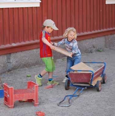 bönen är ett bra verktyg för barnen att ha med sig genom livet. Många av våra föräldrar är inte själva aktiva i kyrkan. Då tänker jag att det är bra för barnen att lära sig be när man är liten.