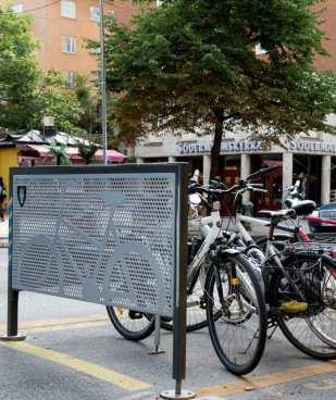 Utvärdering av cykelparkeringar och cykelbanornas ytjämnhet Syfte/mål Det genomfördes två inventeringsstudier av cykelparkeringarna på Götgatan.