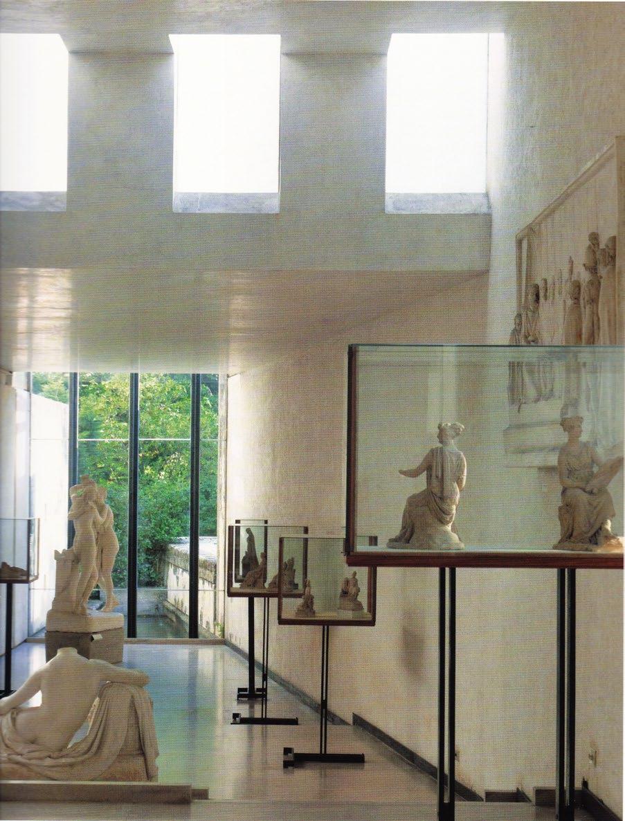 Museo Canova 1 De olika nivåerna som utbyggnaden består av, åtskilda av ett par trappsteg, gör att den upplevs större än den faktiskt är.