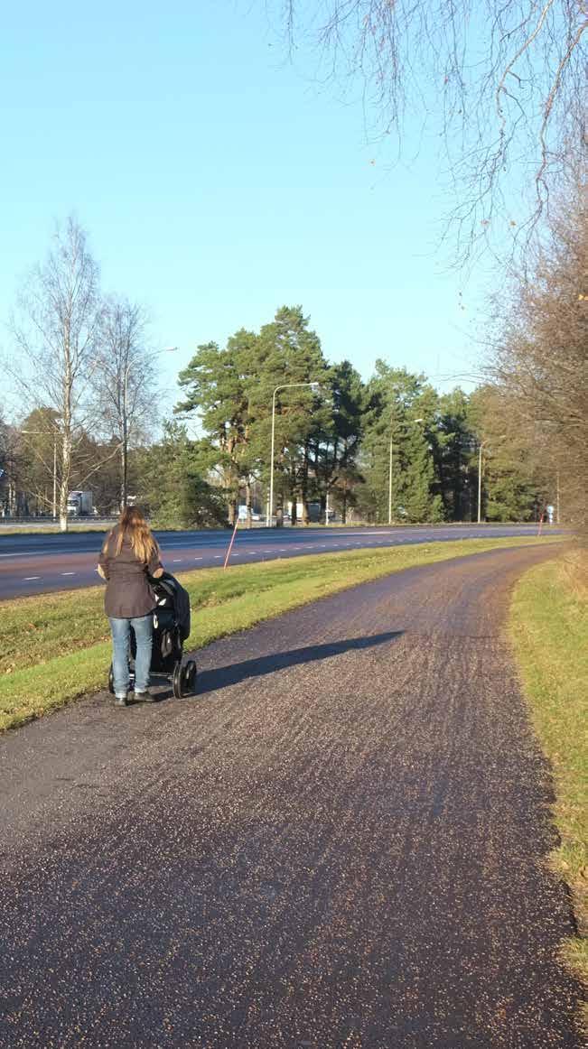 BILD PÅ CYKELVÄG J U RYAR B E TE 10 JURYARBETE De inlämnande förslagen kan delas in i de utsträckta, återkommande inslagen eller bilder som fungerar som nedslag utmed cykelvägen.