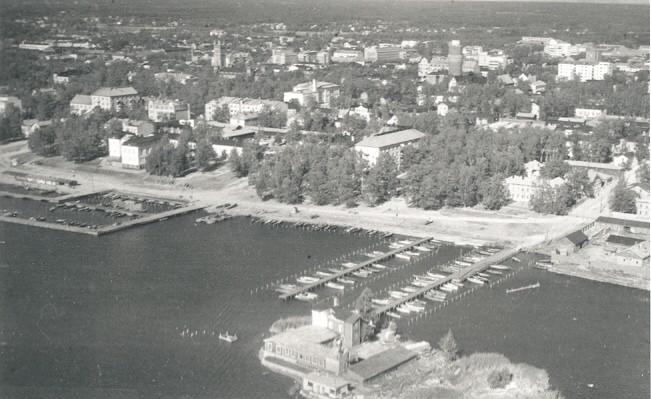 är att utveckla strandområdet till en levande del av staden så att områdenas värde och betydelse kvarstår. Utgångsuppgifter Nuvarande markanvändning Planeringsområdet hör till de s.k. byggda kulturmiljöerna av riksintresse, Museiverket.