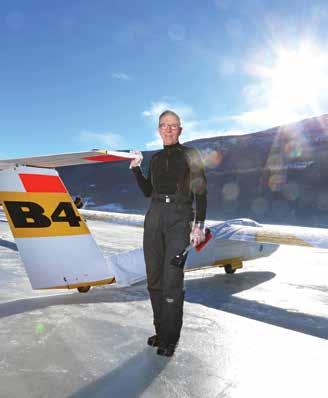 Hvor mange timer har du totalt? Omkring 1200, 800 i hang glider og 400 i svævefly. Klub: Østsjællands FK Alder: 58 år Som mangeårig deltager på Vågå med min Pilatus B4.