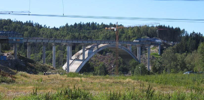 24 Sedan 2005 pågår en utbyggnad av RV40 till motorväg på en del av sträckan mellan Borås och Ulricehamn. I detta projekt ingår anläggande av ett flertal broar med varierande längd och utförande.