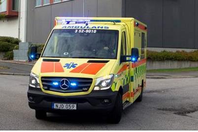 Efter bedömning vid akuta tillstånd kommer sjuksköterska skyndsamt och inom 30 min till platsen. Kontaktad sjuksköterska bedömer situationen, åtgärdar och kontaktar läkare vid behov.