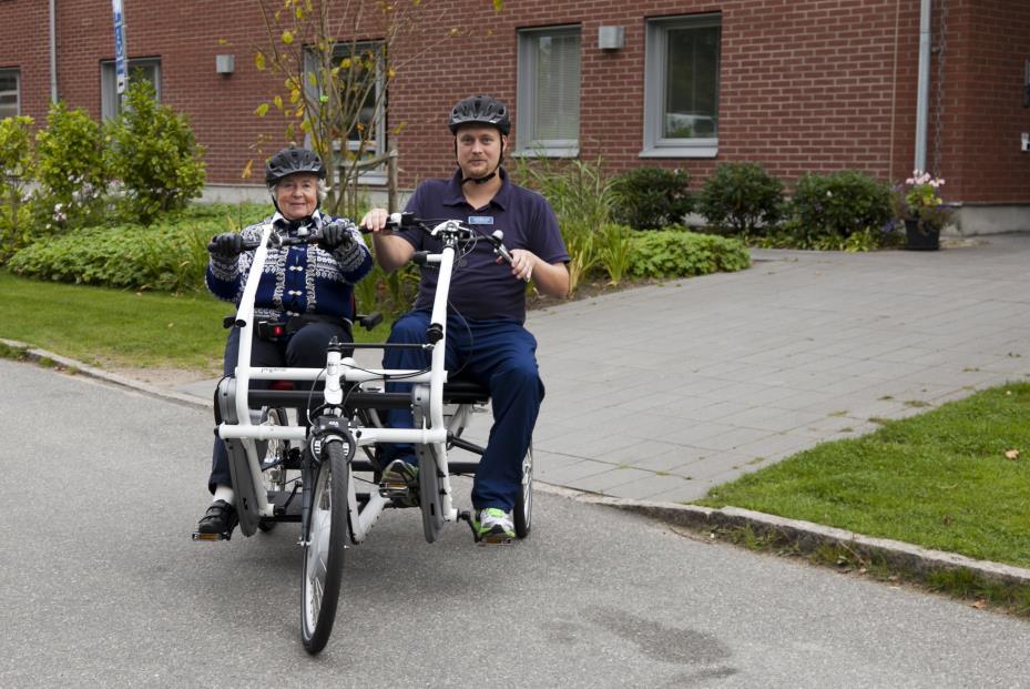 I vissa akuta fall skall du själv tillkalla ambulans 112: då kontaktad sjuksköterska på din beskrivning bedömer att patienten är i behov av akutsjukvård då du inte kan nå sjuksköterska då du